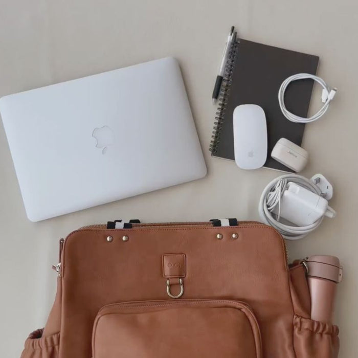 What's In My Work Bag | Essentials for Pumping At The Office